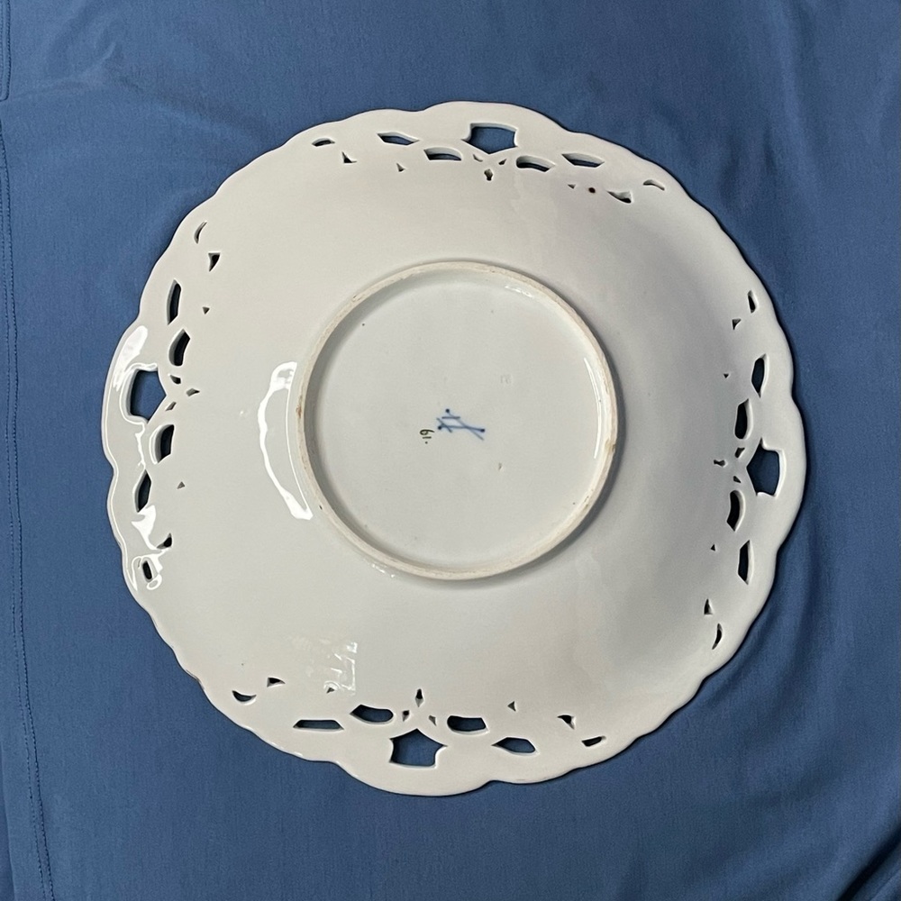 Antique MEISSEN green grape vine/leaves plate. Raised design. Made in Germany. - Picture 7 of 11